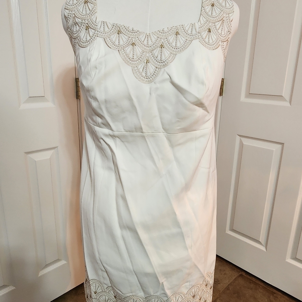 Midnight Velvet Strapless White Dress with Lace Accents